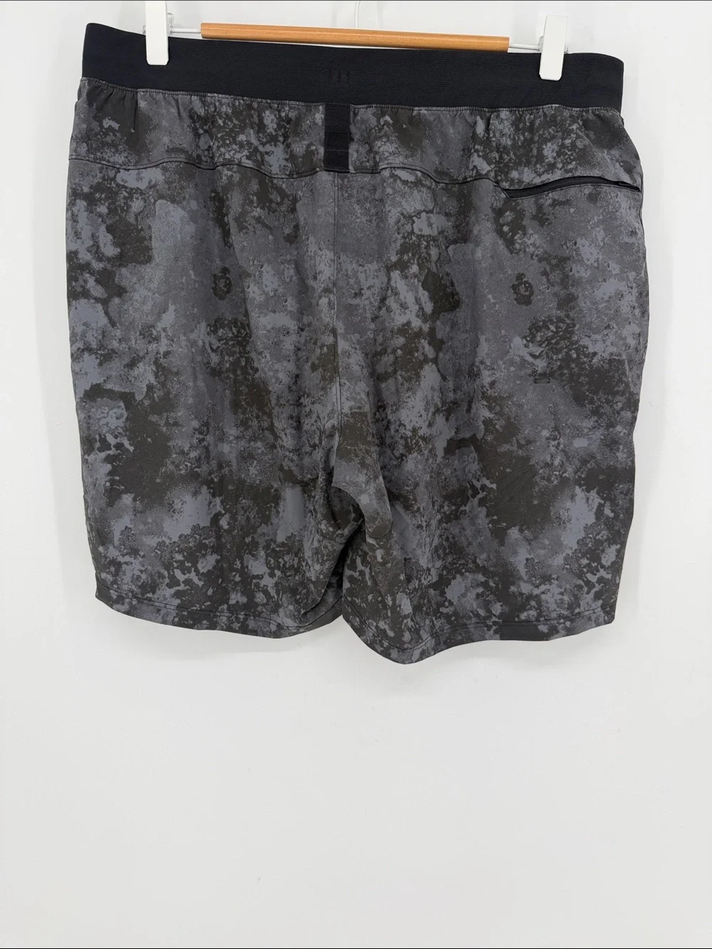 Lululemon License to Train Linerless Shorts 7” Camo XL